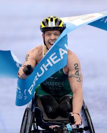 Chaffey defends world title