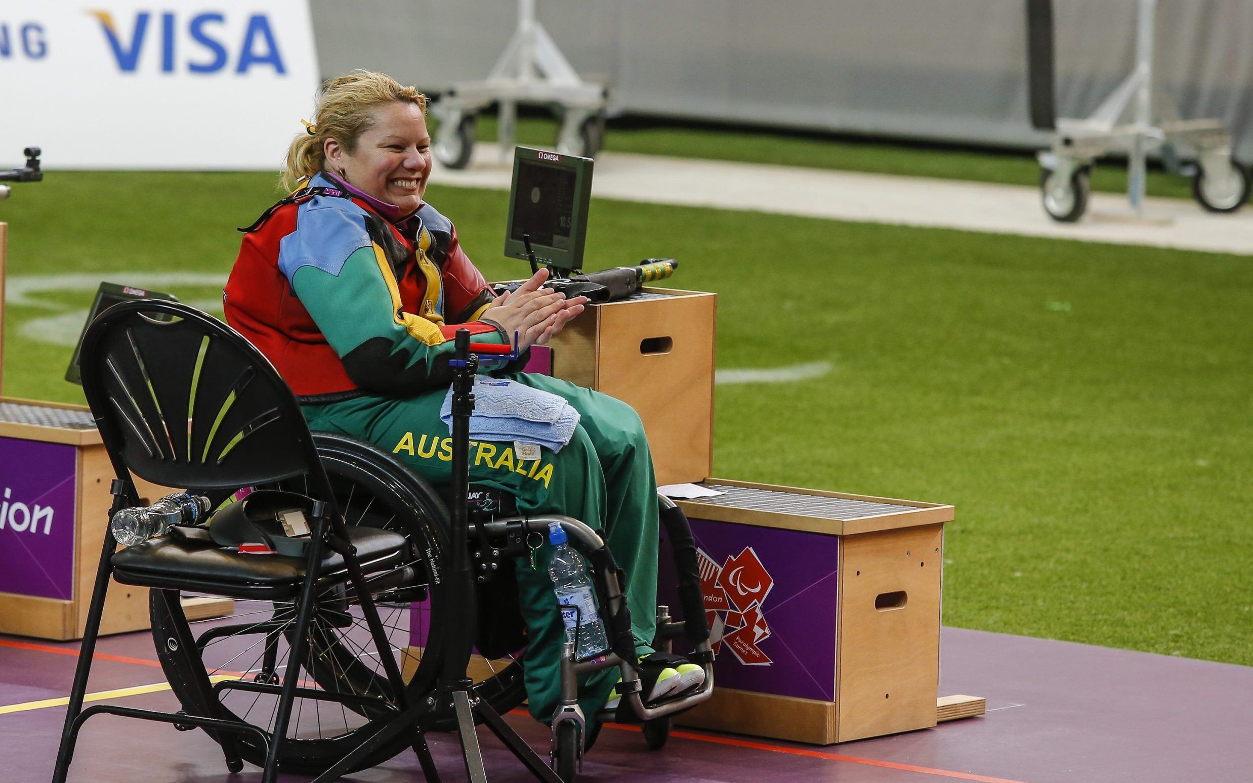 Smith smashes Australian record en route to gold