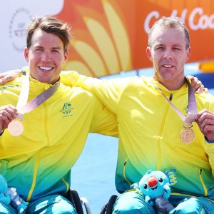 An image of Nic Beveridge and Bill Chaffey with their medals