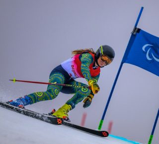 Australian Paralympian Rae Anderson skiing at Beijing 2022