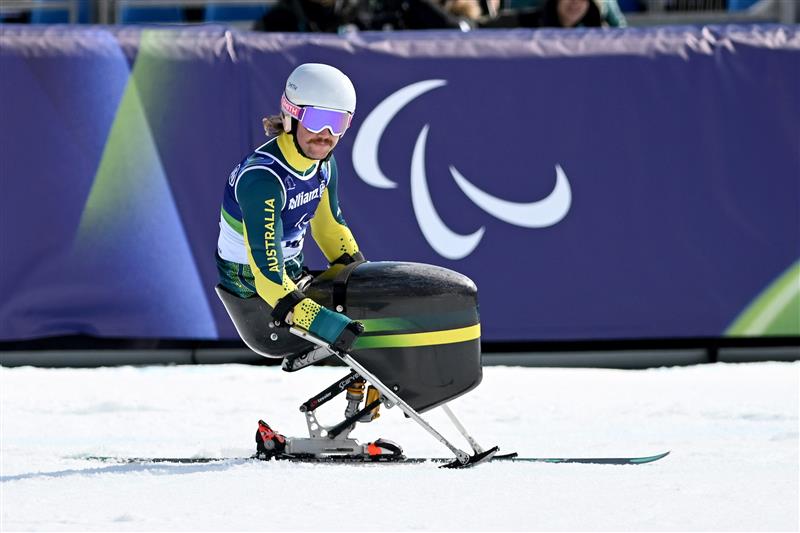 Hanlon Shows Downhill Flair On First Practice Run 